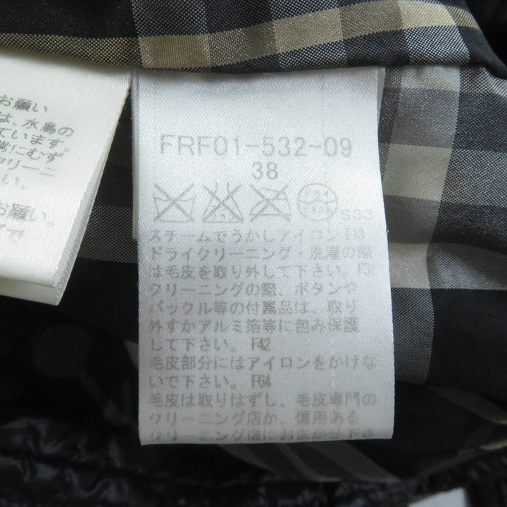 美品★バーバリーブルーレーベル FRF01-532-09 ファー・フード付 ロゴ刺繍入り 裏地チェック柄 ダウンコート ブラック 38 正規品