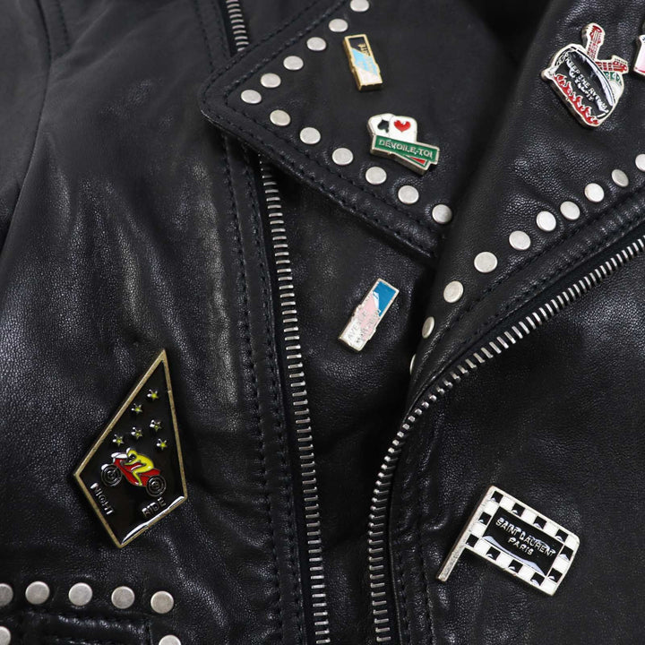 美品◎サンローランパリ 18AW 530735 マルチピンバッジアンドスタッズ モーターサイクルレザージャケット ライダースジャケット 黒 34