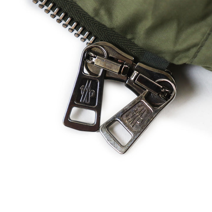 美品●MONCLER モンクレール 2021年製 1A00044 AVEILLAN ロゴワッペン付き 2WAY ダウンジャケット カーキ 2 正規品 メンズ 定価238700円