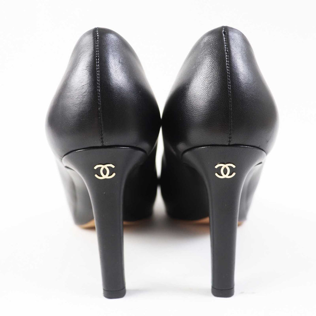 美品◎CHANEL シャネル G35025 ココマーク付き ラウンドトゥ レザー パンプス ブラック ゴールド金具 36 箱付き イタリア製 レディース