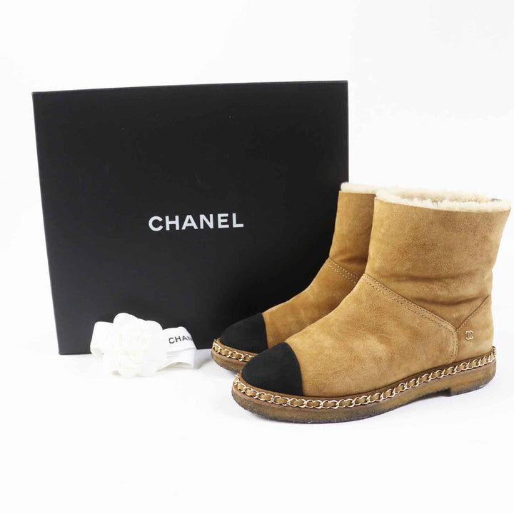 良品◎CHANEL シャネル 18B G34113 ココマーク チェーン使い スウェードレザー ムートン ショートブーツ ブラウン ブラック 37 箱付 伊製