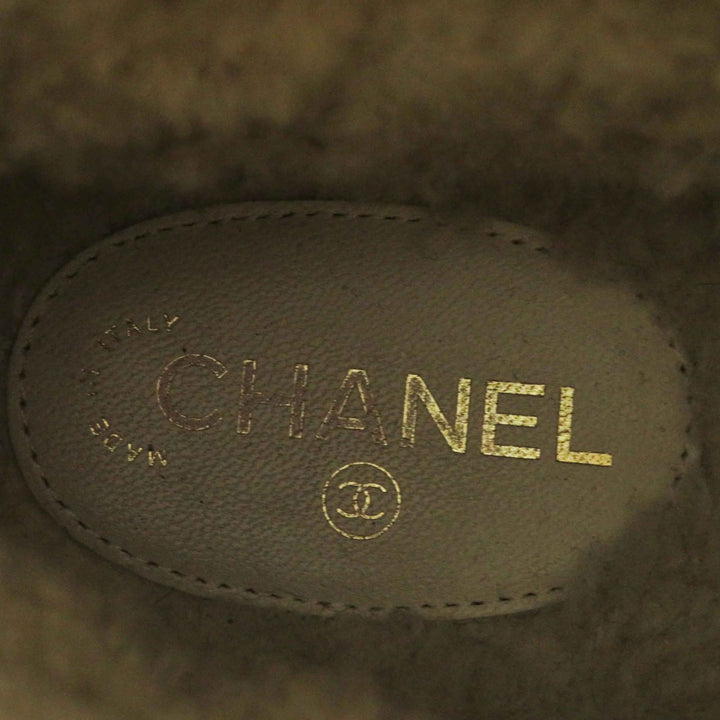 良品◎CHANEL シャネル 18B G34113 ココマーク チェーン使い スウェードレザー ムートン ショートブーツ ブラウン ブラック 37 箱付 伊製