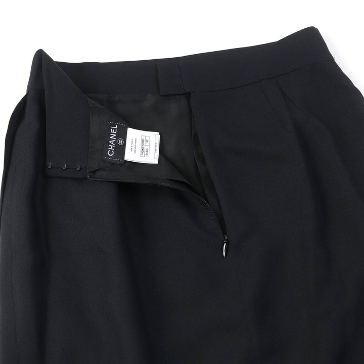 極美品☆CHANEL シャネル P43905V31200 シルク100％ グリポアボタン付 膝丈 タイトスカート ブラック 40 フランス製 レディース