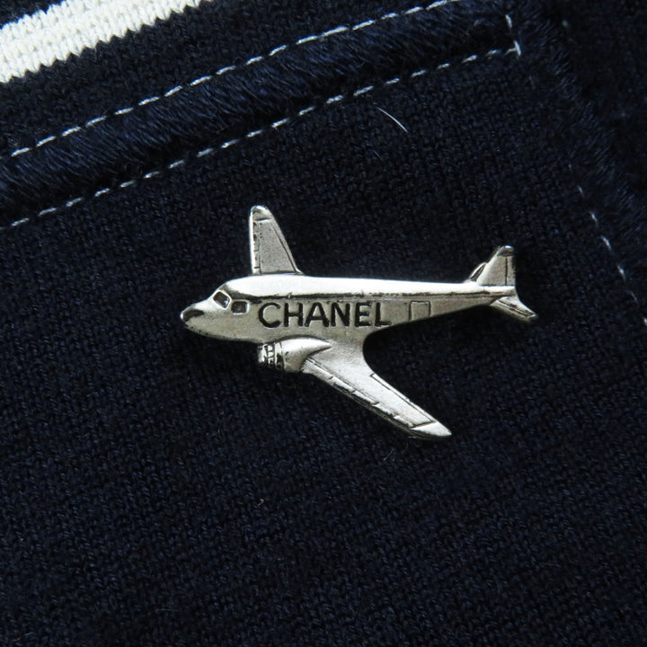 美品◎CHANEL シャネル 08C P32497 エアライン カシミヤ混 飛行機チャーム付き ニットスカート ダークネイビー ホワイト シルバー金具 40