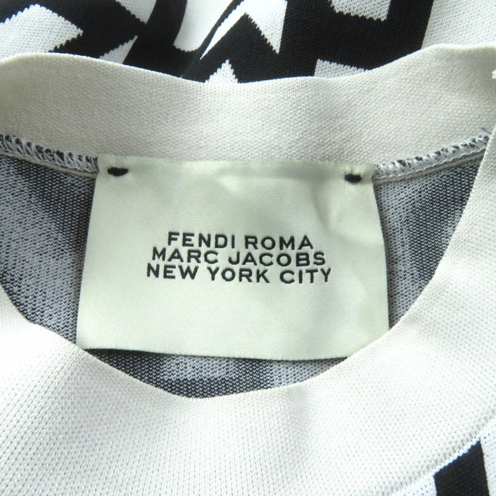 極美品★FENDI フェンディ MARC JACOBS マークジェイコブス 2022年製 FZD917 ロゴ総柄 半袖 ニット ワンピース 白 黒 36 正規品