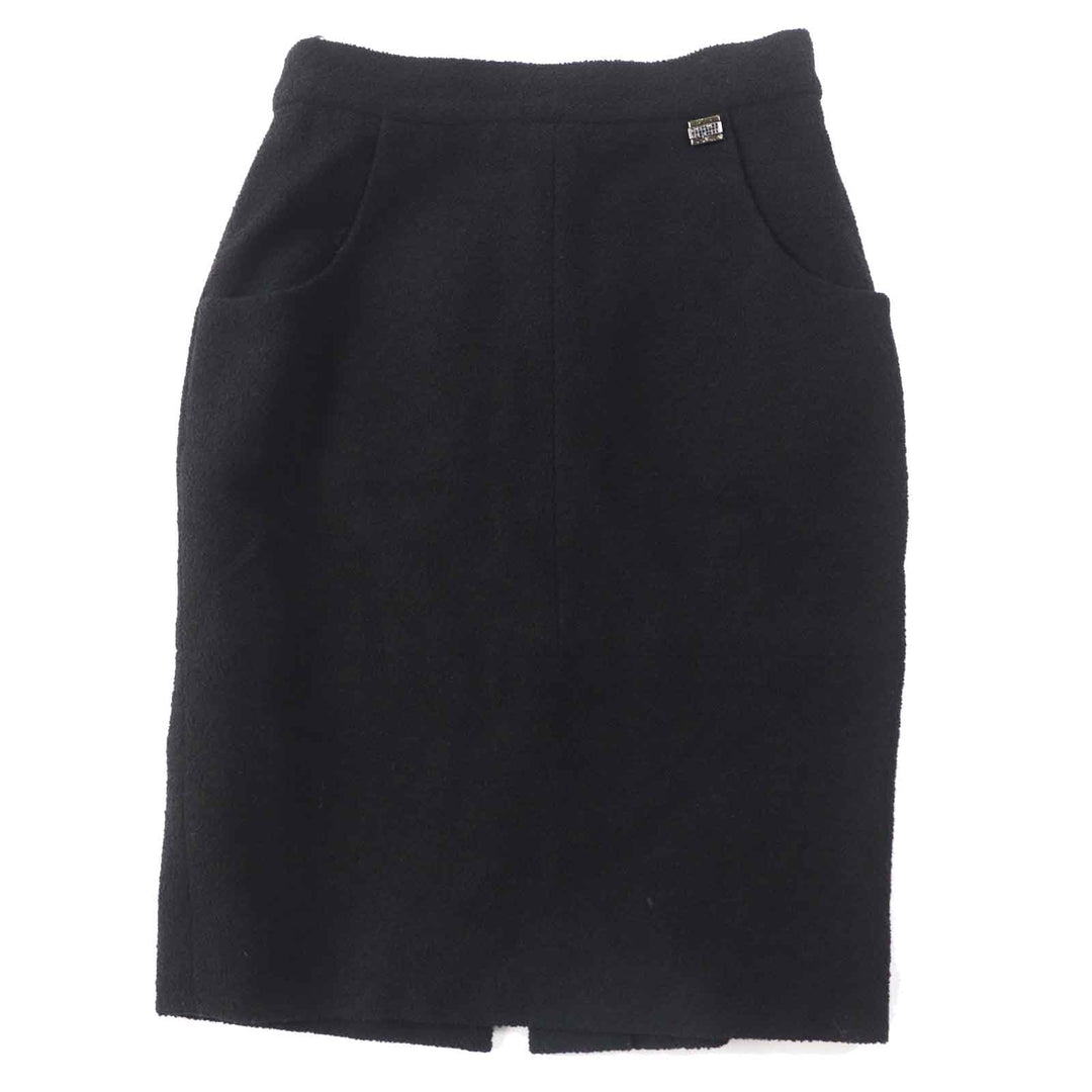 美品◎CHANEL シャネル Ｐ42616／Ｐ42872 ウール シルク混 ラインストーンココボタン・プレート付 単色ツイード セットアップ 黒 36・34