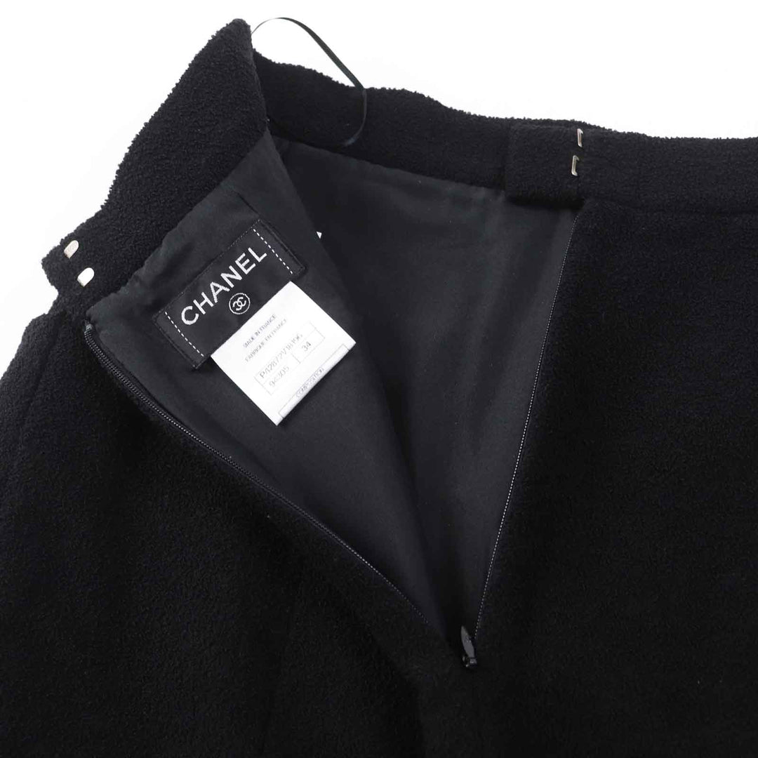 美品◎CHANEL シャネル Ｐ42616／Ｐ42872 ウール シルク混 ラインストーンココボタン・プレート付 単色ツイード セットアップ 黒 36・34