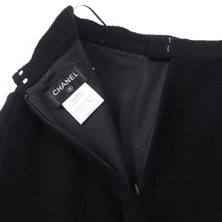 美品◎CHANEL シャネル Ｐ42616／Ｐ42872 ウール シルク混 ラインストーンココボタン・プレート付 単色ツイード セットアップ 黒 36・34