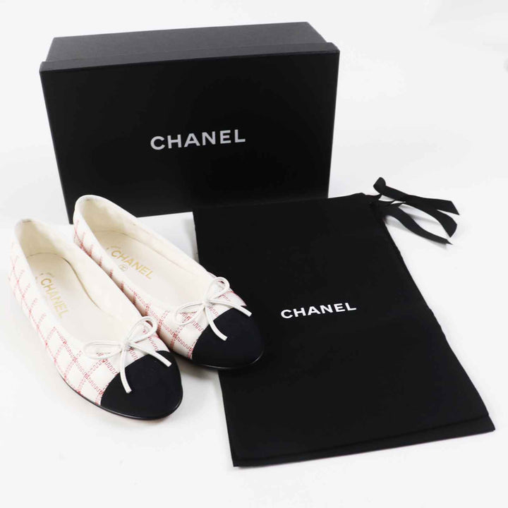 美品◎CHANEL シャネル 24P G45591 バレリーナ ココマーク リボン付 ラムスキン フラットシューズ／バレエシューズ 黒 白 赤 36 箱・袋付