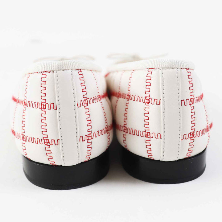 美品◎CHANEL シャネル 24P G45591 バレリーナ ココマーク リボン付 ラムスキン フラットシューズ／バレエシューズ 黒 白 赤 36 箱・袋付