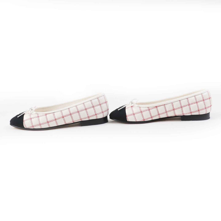 美品◎CHANEL シャネル 24P G45591 バレリーナ ココマーク リボン付 ラムスキン フラットシューズ／バレエシューズ 黒 白 赤 36 箱・袋付