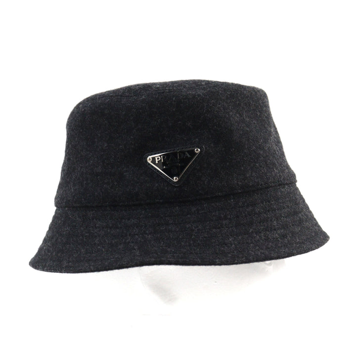 美品○PRADA プラダ 2HC137 ウール100% 三角プレート トライアングルロゴ バケットハット ダークグレー M イタリア製 メンズおすすめ