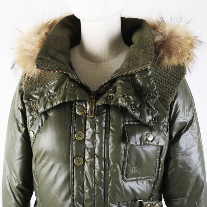 美品◎BURBERRY BLUE LABEL バーバリーブルーレーベル FCF14-532-72 ラクーンファー・フード付き ダウンジャケット カーキ 40 正規品