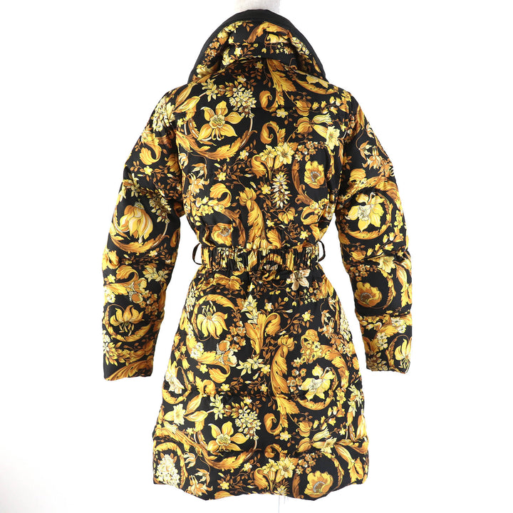 極美品△VERSACE ヴェルサーチ 2021年製 1002795 メデューサバックルベルト付き バロック柄 ダウンコート ブラック イエロー系36 正規品