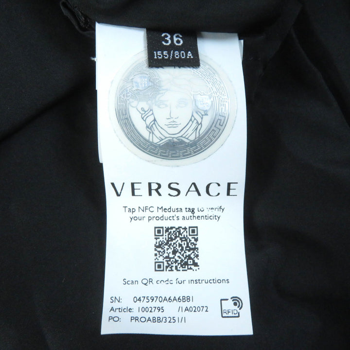 極美品△VERSACE ヴェルサーチ 2021年製 1002795 メデューサバックルベルト付き バロック柄 ダウンコート ブラック イエロー系36 正規品