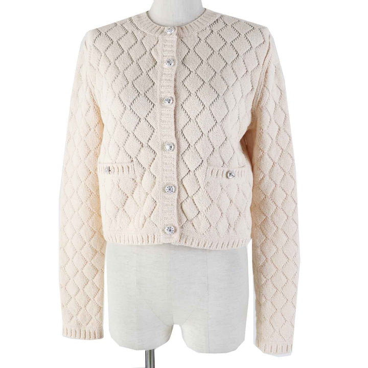 極美品◎CHANEL シャネル 23S P75071 ラインストーンココマークボタン付き クロップド丈 カーディガン ライトオレンジ 36 保存袋付き
