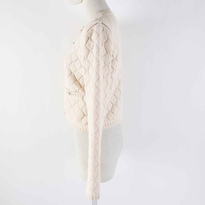 極美品◎CHANEL シャネル 23S P75071 ラインストーンココマークボタン付き クロップド丈 カーディガン ライトオレンジ 36 保存袋付き