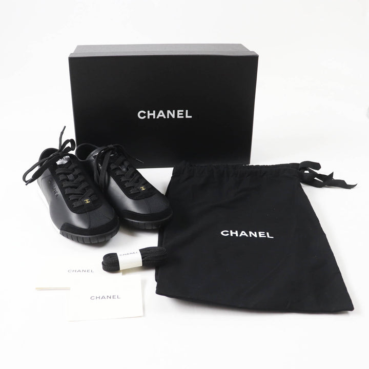 未使用品◎CHANEL シャネル 24S G45714 ココマーク ロゴ入 カーフスキン スニーカー ブラック ホワイト 36 箱付 伊製 正規品 レディース