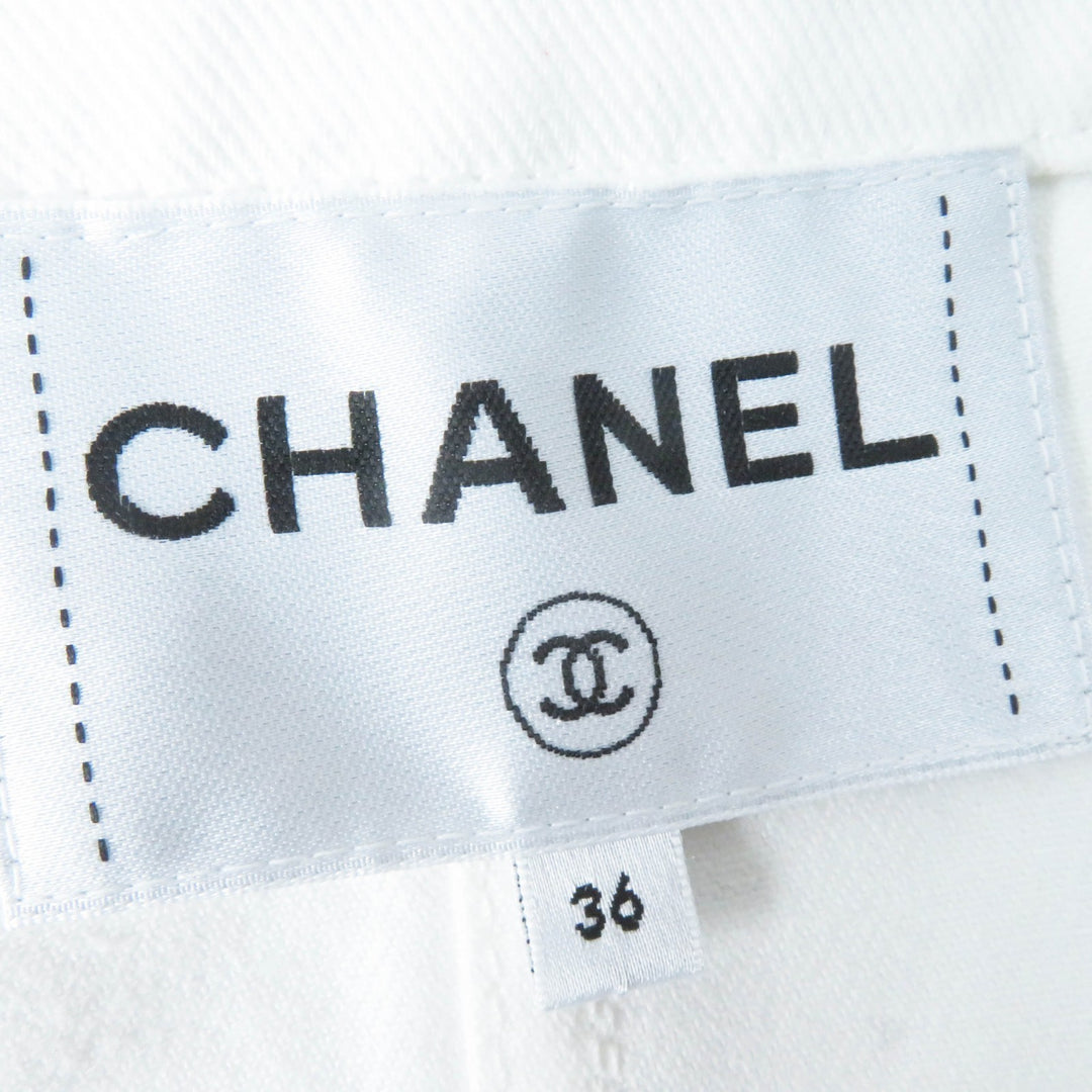 極美品◎CHANEL シャネル P70204 コットン ココマークボタン カメリアエンボス クロップド丈 デニムジャケット ホワイト 36 伊製 正規品