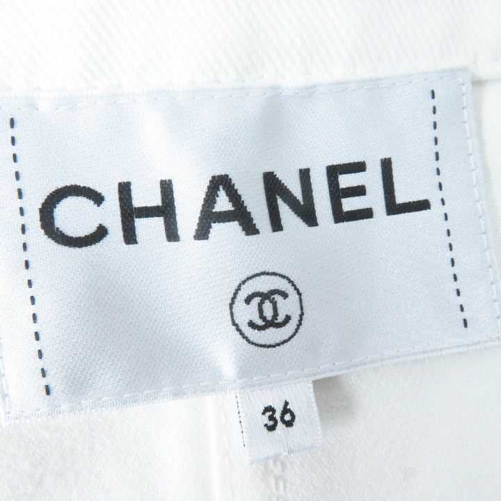 極美品◎CHANEL シャネル P70204 コットン ココマークボタン カメリアエンボス クロップド丈 デニムジャケット ホワイト 36 伊製 正規品