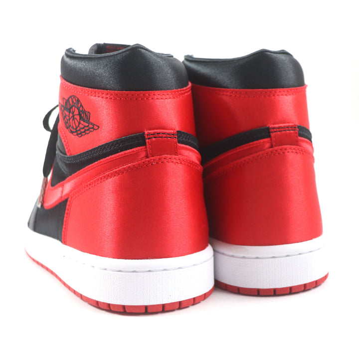 未使用品▼NIKE ナイキ FD4810-061 WMNS AIR JORDAN 1 RETRO HI OG サテン ハイカットスニーカー ブラック レッド 26.5 箱・袋付 メンズ