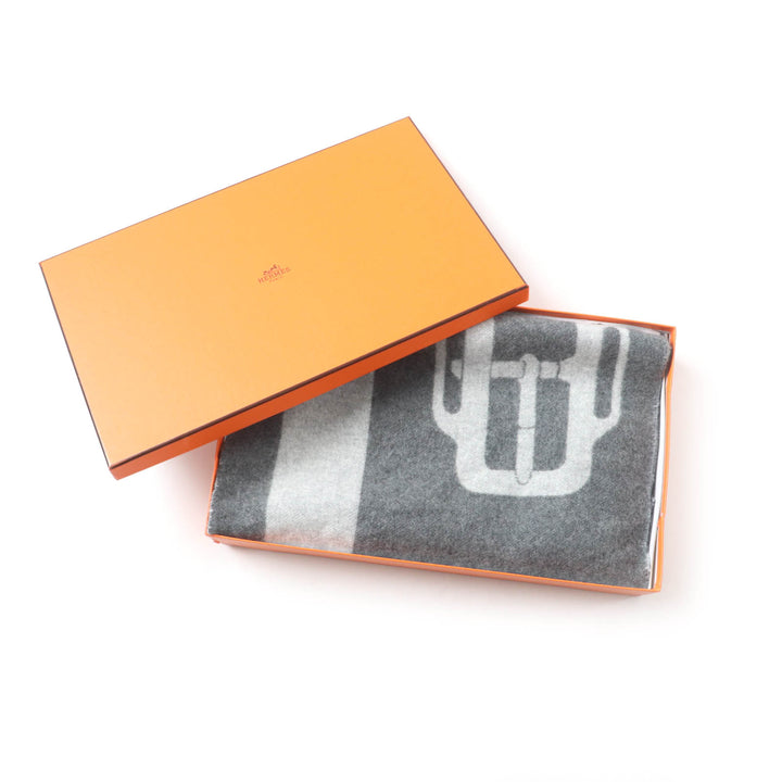 極美品★HERMES エルメス サングル・ア・ブックル カシミヤ100％ アントグラシト / グリ・クレール フリンジ付 マフラー 39×196cm 箱付
