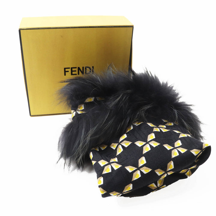美品◎FENDI フェンディ FXT069 シルク混 ラクーンファー ズッカ柄 スカーフ ブラック イエロー 1400×1400ｍｍ 箱付き 伊製 正規品