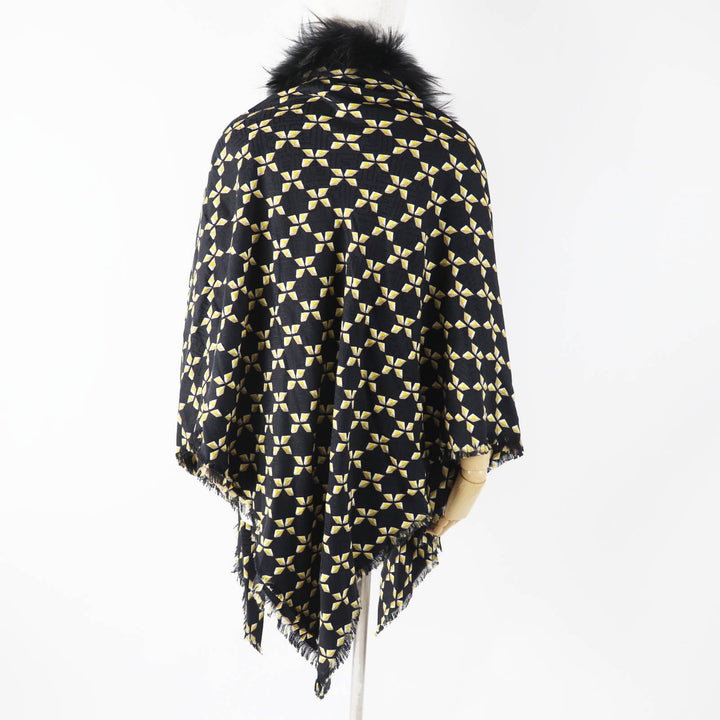 美品◎FENDI フェンディ FXT069 シルク混 ラクーンファー ズッカ柄 スカーフ ブラック イエロー 1400×1400ｍｍ 箱付き 伊製 正規品