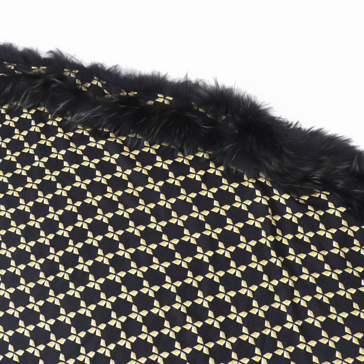 美品◎FENDI フェンディ FXT069 シルク混 ラクーンファー ズッカ柄 スカーフ ブラック イエロー 1400×1400ｍｍ 箱付き 伊製 正規品