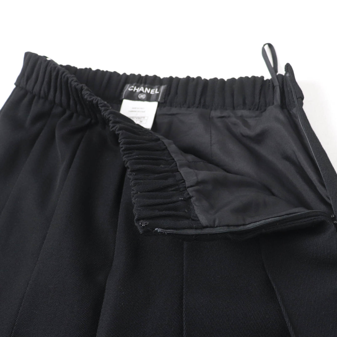 美品☆CHANEL シャネル P46707V34279 ウール100％ ココマークボタン プリーツスカート ブラック 34 イタリア製 レディース