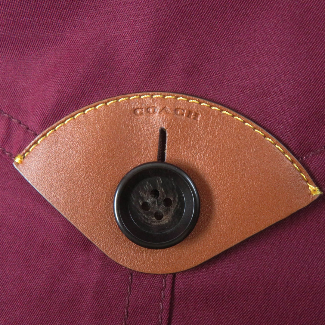 未使用品◎COACH コーチ F34025 裏シグネチャー柄 チャーム・ロゴボタン付き レザー使い トレンチコート ワインレッド XS 定価110000円