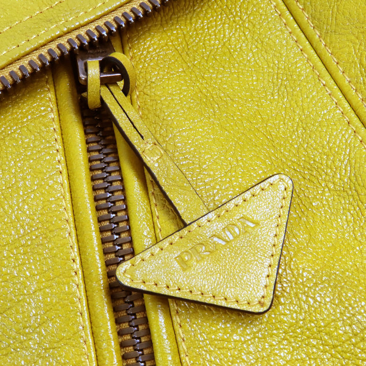 極美品△PRADA プラダ 2021年製 UPW416 カーフスキン トライアングルロゴチャーム 中綿 ダブルライダースジャケット イエロー 48 正規品