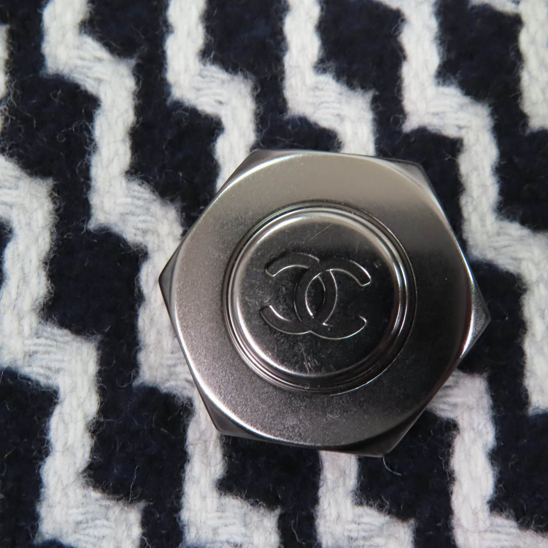 極美品☆CHANEL シャネル P59081V39106 ウール 六角ココボタン ジグザグ柄 コート ブラック ホワイト 36 フランス製 正規品 レディース