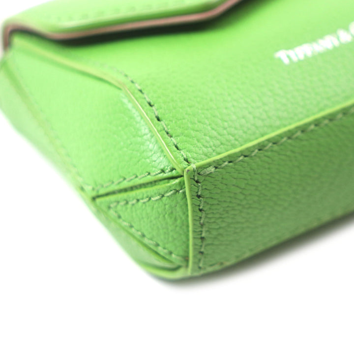 極美品▼TIFFANY&amp;Co. ティファニー Tナノバッグ ペリドット ロゴプリント チェーン チャーム レザー グリーン シルバー金具 箱・保存袋付
