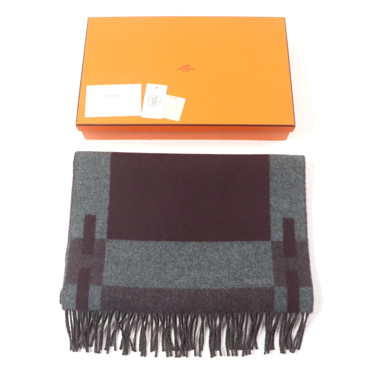 極美品▼HERMES エルメス Hパッサン カシミヤ100% 現行品 ロゴ刺繍 フリンジ マフラー バイオレット グレー 箱付き メンズ 定価105600円