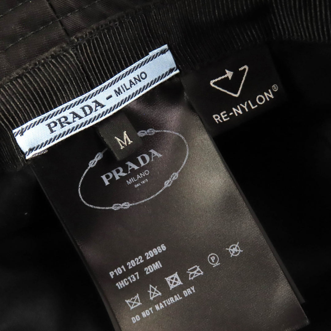 美品△PRADA プラダ 1HC137 トライアングルロゴ 三角ロゴプレート Re-Nylon バケットハット 帽子 ブラック M 伊製 正規品 レディース