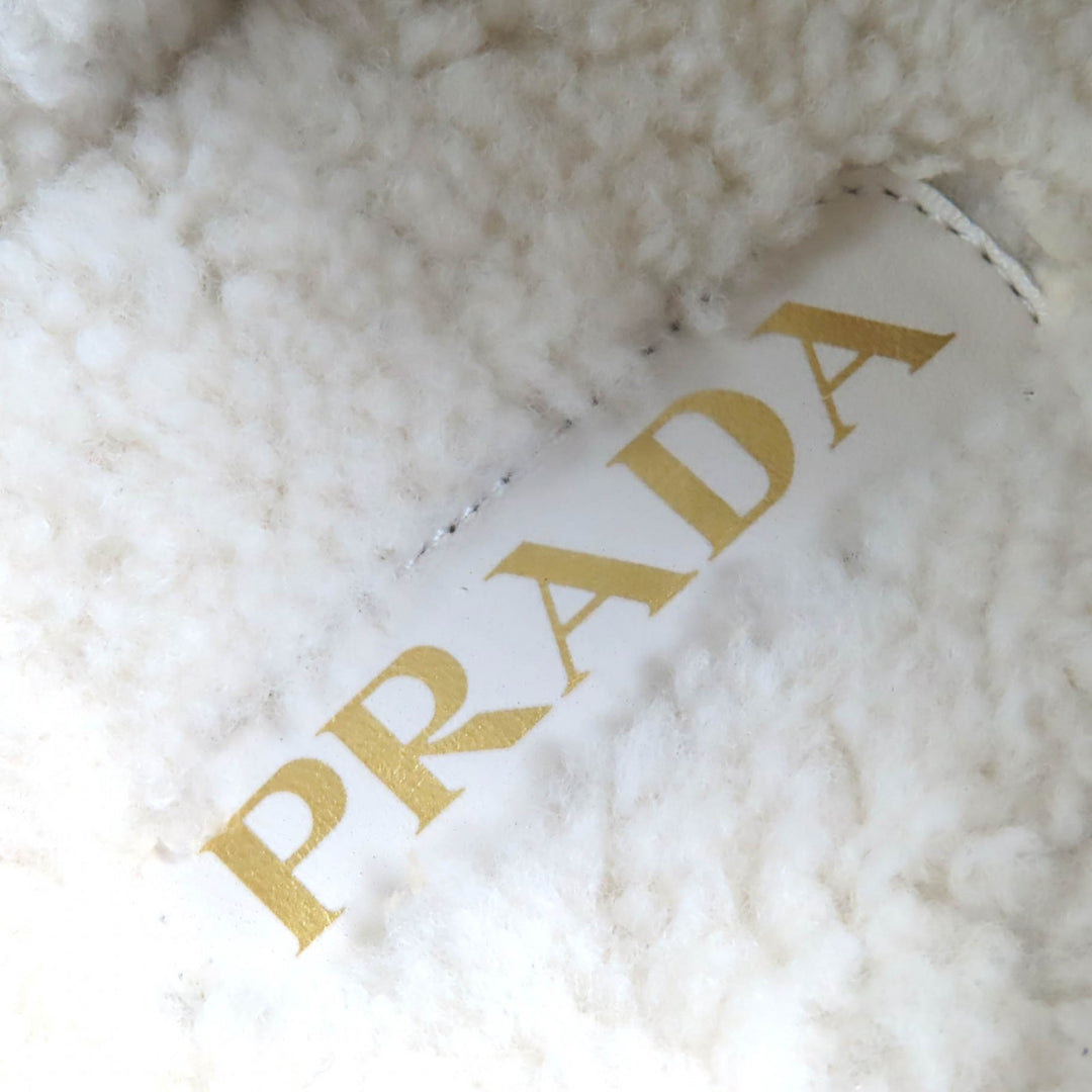 未使用品△PRADA プラダ 1S711M スエード シアリング スリッパ トライアングルロゴ 三角ロゴプレート ミュール サンダル 37 定価187000円