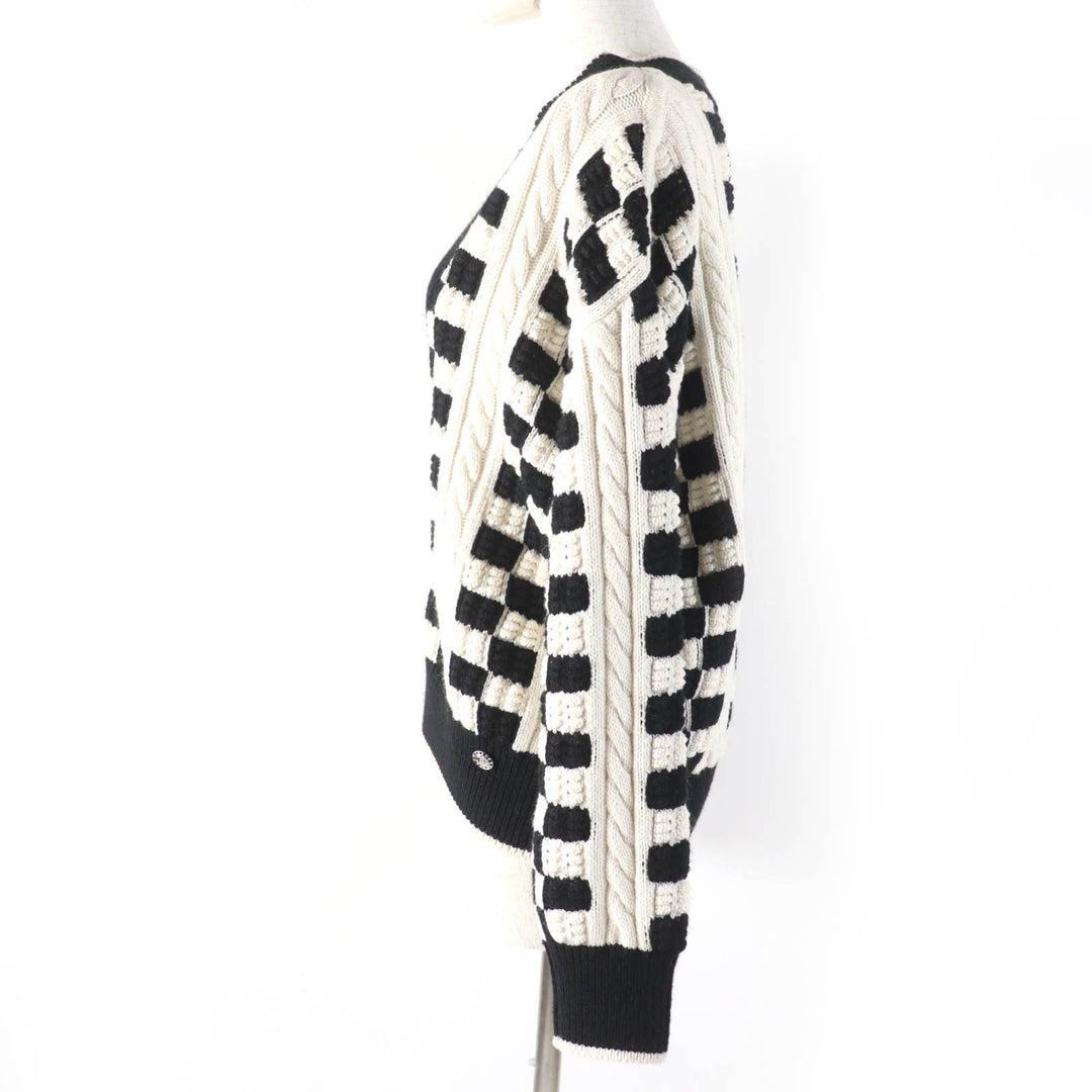 極美品☆CHANEL シャネル P74123K10621 カシミヤ ココマークボタン 深Vネック 長袖 ニット ホワイト ブラック 38 伊製 正規品 レディース