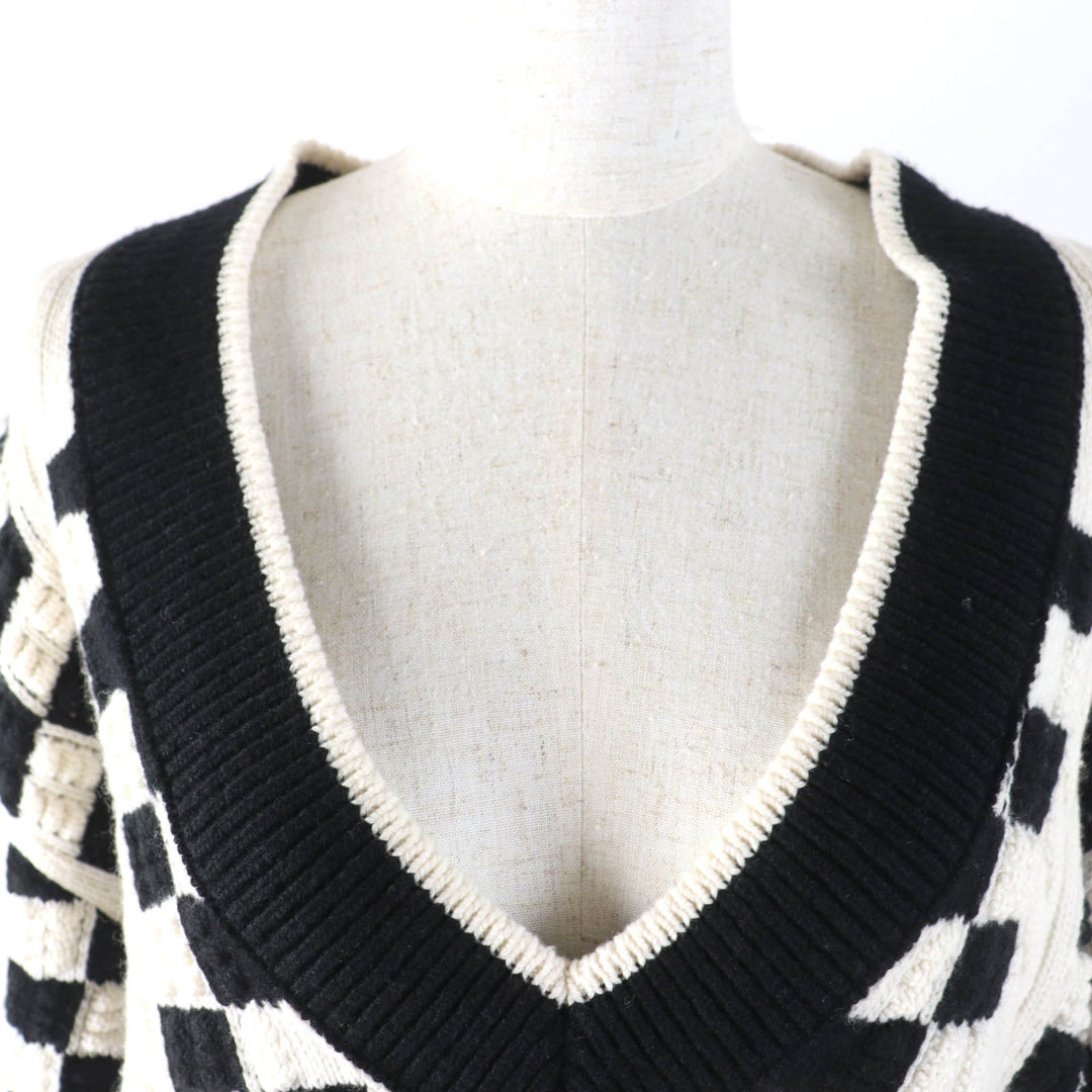 極美品☆CHANEL シャネル P74123K10621 カシミヤ ココマークボタン 深Vネック 長袖 ニット ホワイト ブラック 38 伊製 正規品 レディース
