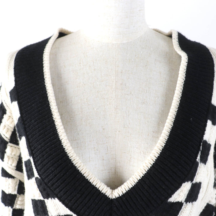 極美品☆CHANEL シャネル P74123K10621 カシミヤ ココマークボタン 深Vネック 長袖 ニット ホワイト ブラック 38 伊製 正規品 レディース