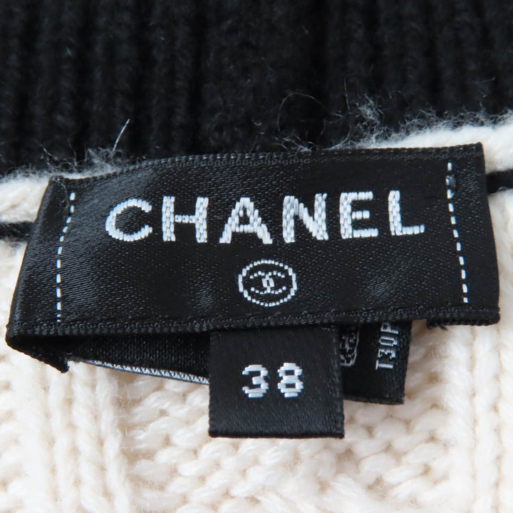 極美品☆CHANEL シャネル P74123K10621 カシミヤ ココマークボタン 深Vネック 長袖 ニット ホワイト ブラック 38 伊製 正規品 レディース