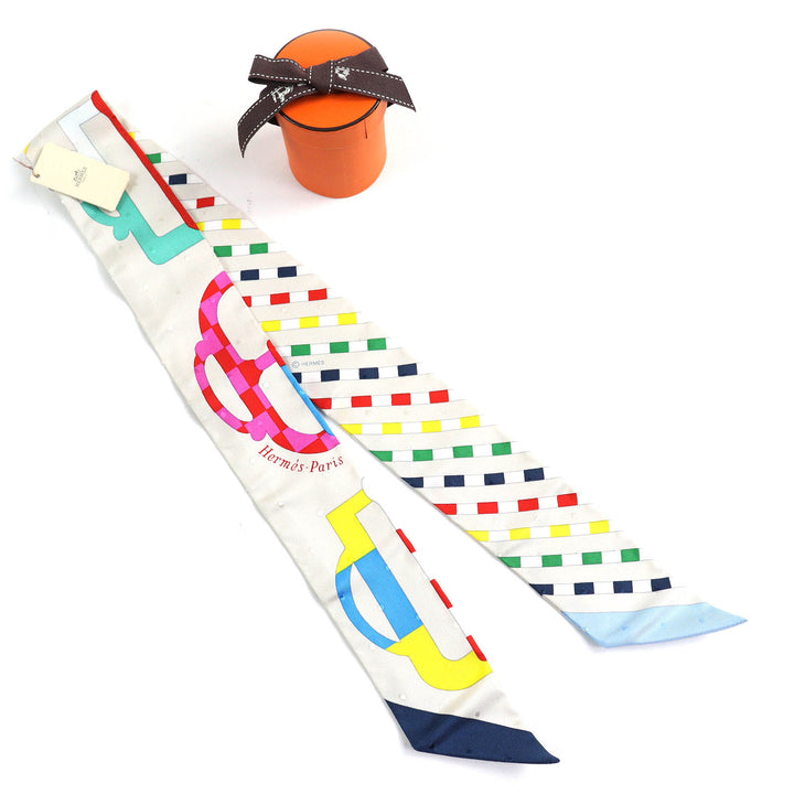未使用品△HERMES エルメス BOVCLERIE MODERNE モダンなバックル シルク100％ クレ/ブルー/ルージュ スカーフ 箱付き 仏製 レディース