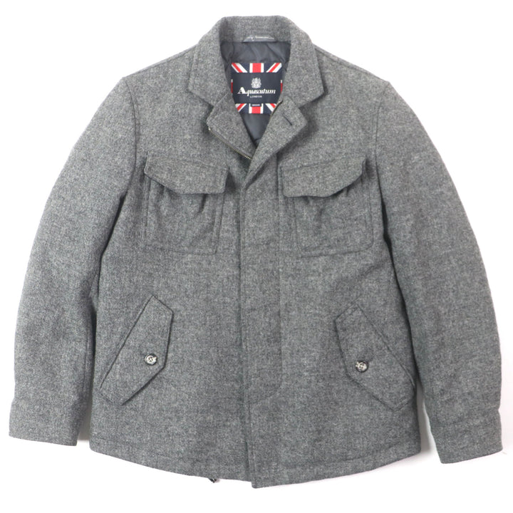 極美品▼Aquascutum アクアスキュータム ツイード ロゴ入りボタン 比翼仕立て ジップアップ ダウンジャケット グレー M 正規品 メンズ