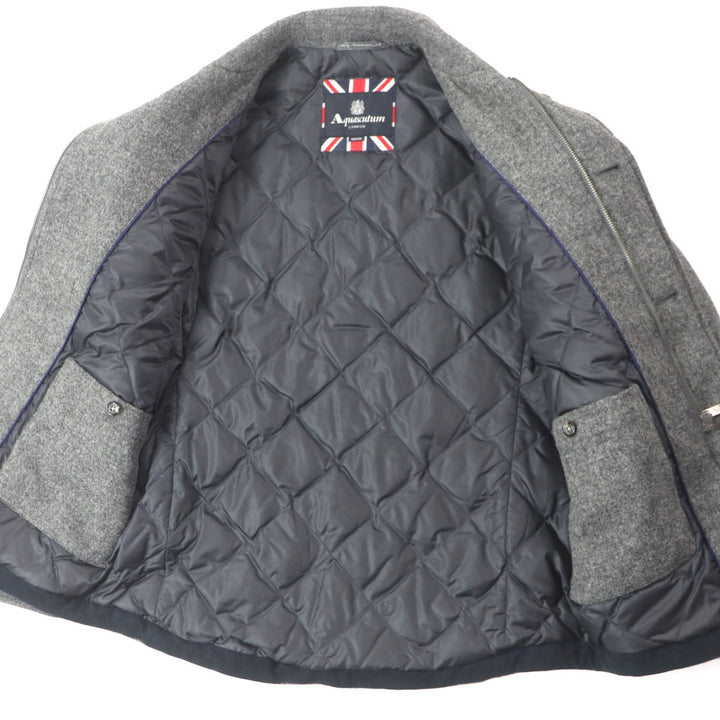 極美品▼Aquascutum アクアスキュータム ツイード ロゴ入りボタン 比翼仕立て ジップアップ ダウンジャケット グレー M 正規品 メンズ