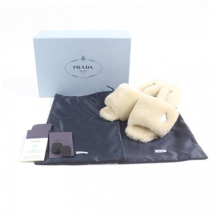 未使用品★PRADA プラダ 1XX654 トライアングルロゴプレート付 シープファー サンダル ベージュ 37 箱・保存袋付 イタリア製 レディース