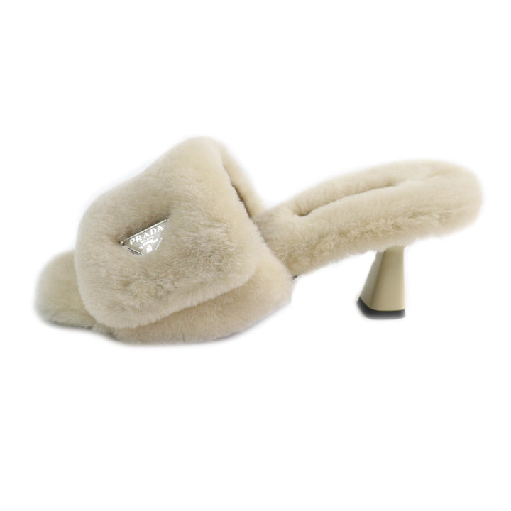 未使用品★PRADA プラダ 1XX654 トライアングルロゴプレート付 シープファー サンダル ベージュ 37 箱・保存袋付 イタリア製 レディース