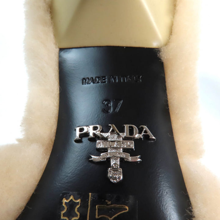 未使用品★PRADA プラダ 1XX654 トライアングルロゴプレート付 シープファー サンダル ベージュ 37 箱・保存袋付 イタリア製 レディース
