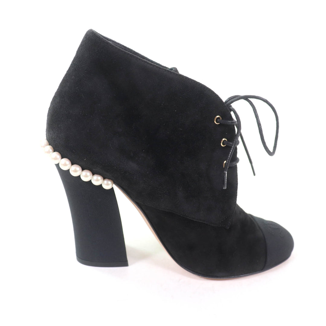 極美品★CHANEL シャネル G33443 ココマーク Ｆパール装飾 レースアップ スウェードレザー アンクルブーツ ブラック 35.5 伊製