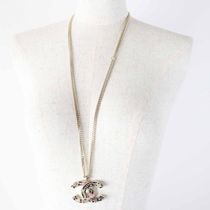 極美品◎CHANEL シャネル B24P ABD325 カメリア 香水 バッグ アイコンデザイン ラージココマーク ネックレス ブラック ゴールド 箱付き