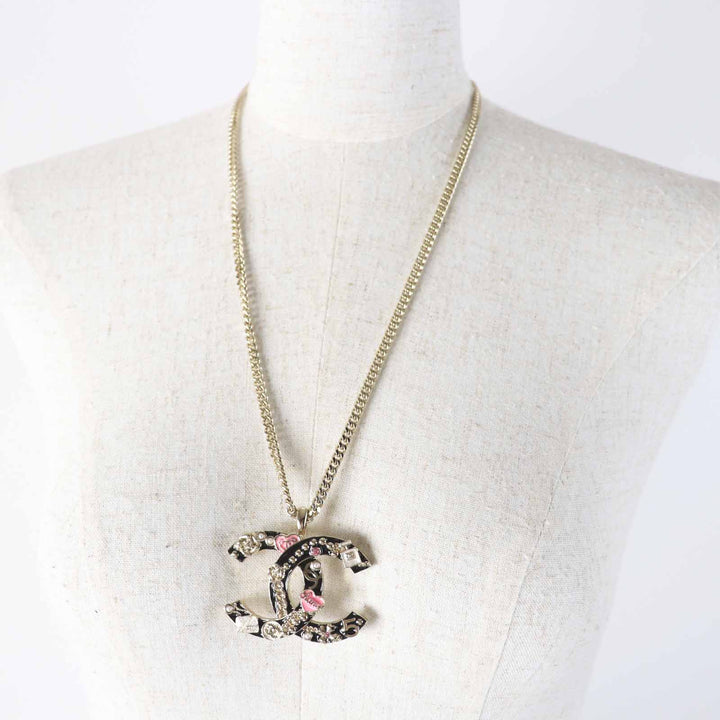 極美品◎CHANEL シャネル B24P ABD325 カメリア 香水 バッグ アイコンデザイン ラージココマーク ネックレス ブラック ゴールド 箱付き